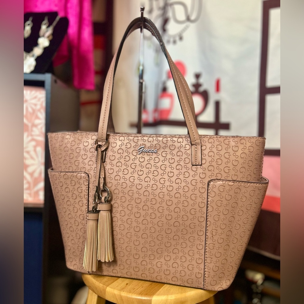 Guess Dreamville Rose Gold Signature Logo Embossed Shoulder Bag LIKE NEW!​​